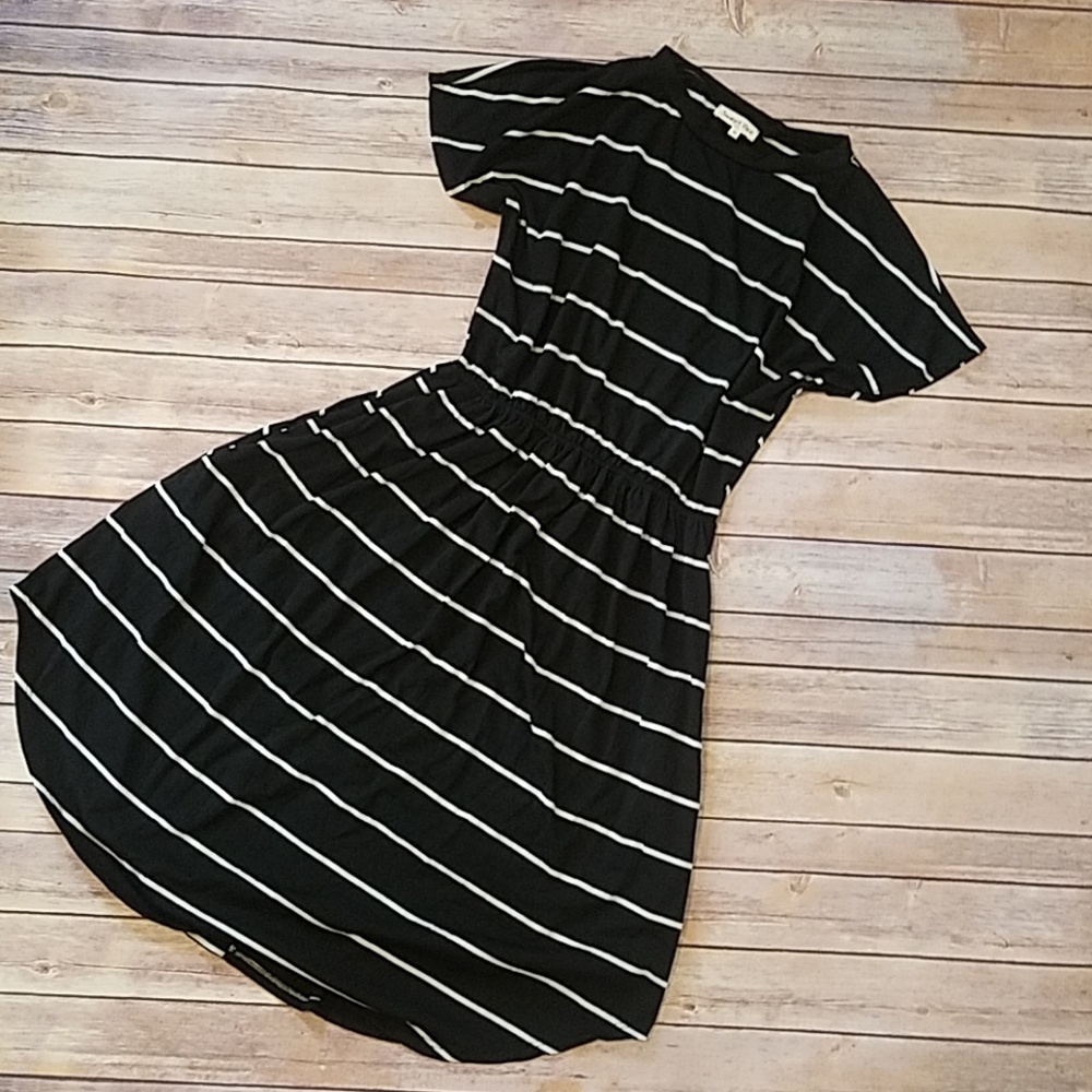 Pin Stripe Dress With Pockets B&W
